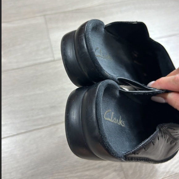 Clarks Cilantro Black Leather Open Back Comfort Clogs - Picture 5 of 10